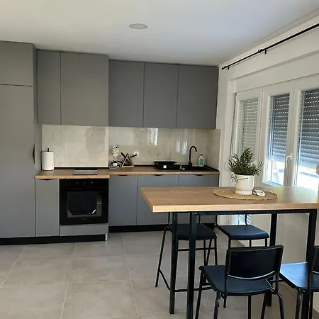 Anaa Apartment